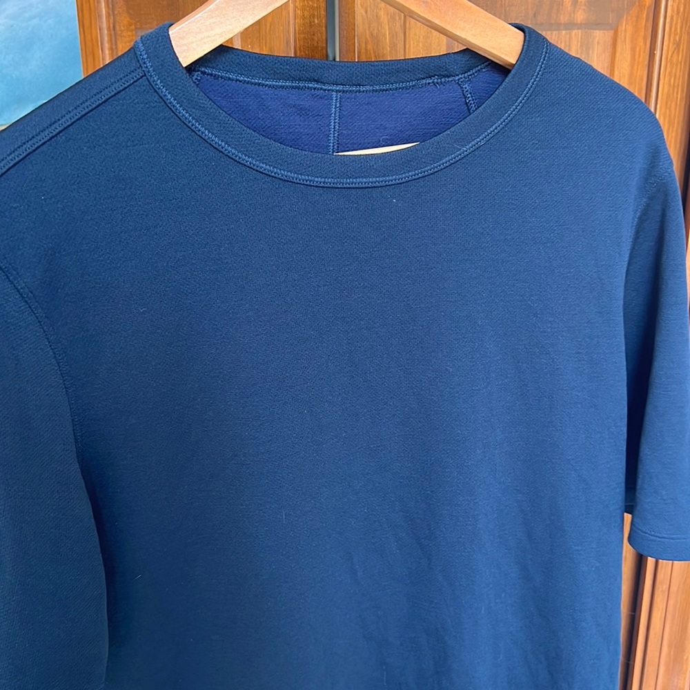 Navy Lululemon vent tech shirt